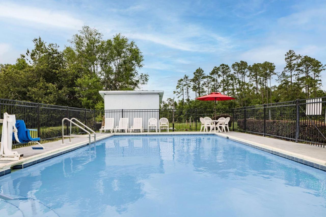 Days Inn By Wyndham Pensacola I-10 Ferry Pass Exterior photo