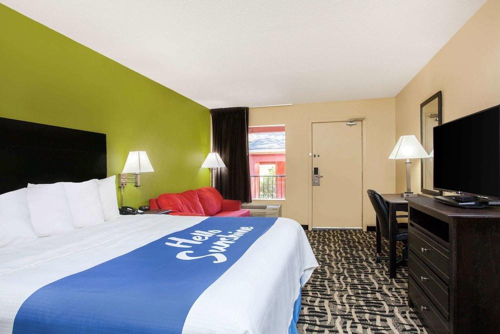 Days Inn By Wyndham Pensacola I-10 Ferry Pass Exterior photo