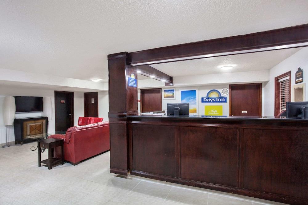 Days Inn By Wyndham Pensacola I-10 Ferry Pass Exterior photo