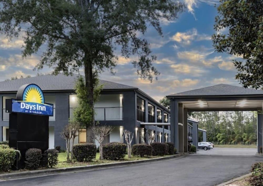 Days Inn By Wyndham Pensacola I-10 Ferry Pass Exterior photo