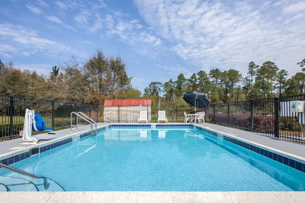 Days Inn By Wyndham Pensacola I-10 Ferry Pass Exterior photo