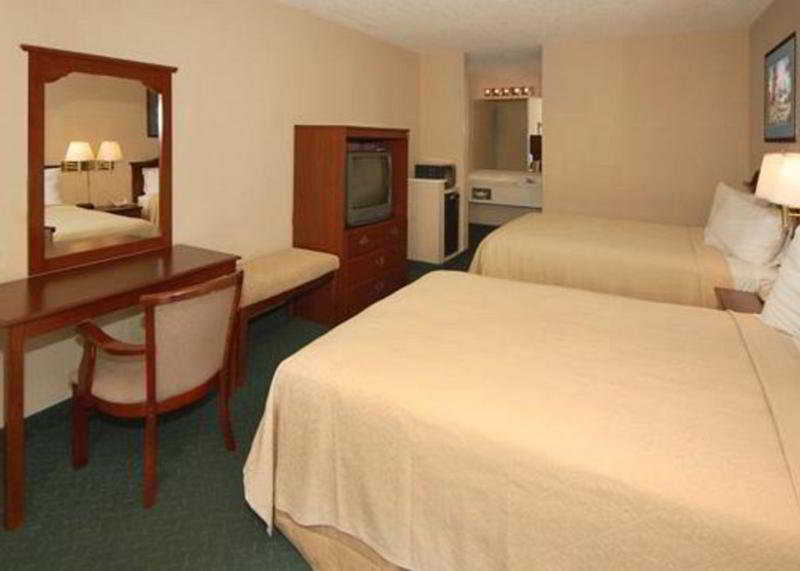 Days Inn By Wyndham Pensacola I-10 Ferry Pass Room photo